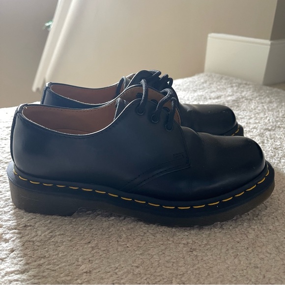 SOLD**- DR MARTEN Smooth Leather Oxford - Picture 4 of 5